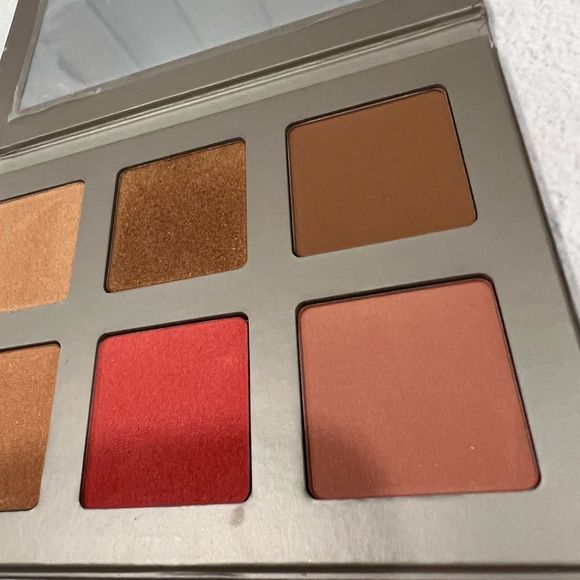 Iconic London BLAZE CHASER FACE PALETTE brand new! - Picture 5 of 9